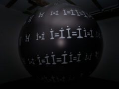 17+18+19 12.2025  Les événements de clôture: Tête à queue de l’univers, le poème de l’envers du temps et du VIH-sida