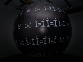 17+18+19 12.2025  Les événements de clôture: Tête à queue de l’univers, le poème de l’envers du temps et du VIH-sida